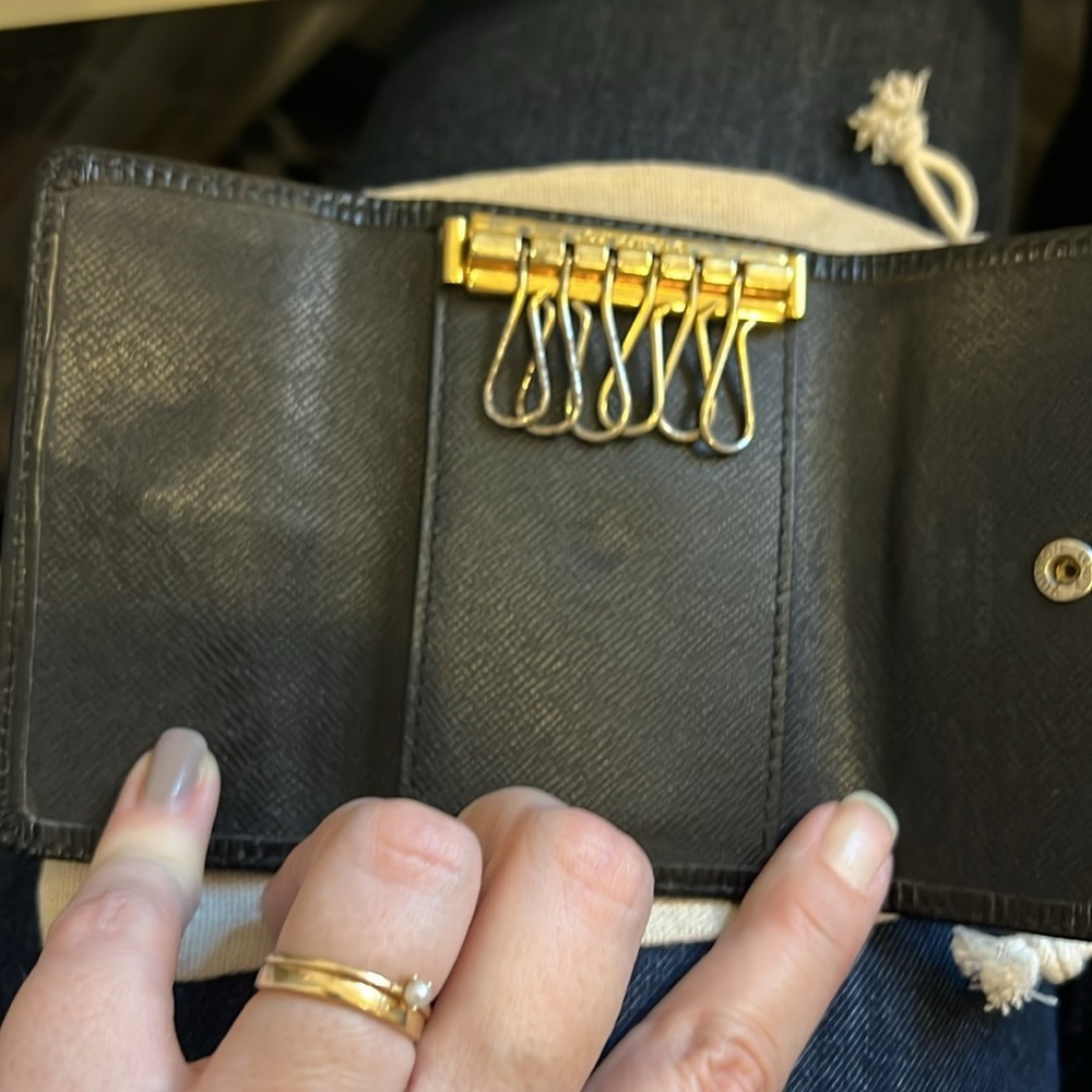 Louis Vuitton Epi Key Case - Picture 7 of 7